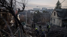 Ruský útok v Kyjeve prerušil prezidentské voľby, Česi utekali do krytu