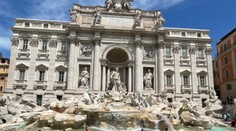 VIDEO: Do Fontány di Trevi naliali čiernu farbu. Klimatickí aktivisti poškodili jednu z najkrajších pamiatok