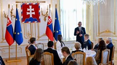 Na oficiálnu stránku prezidenta sa po vlne kritiky opäť vrátila štandarda