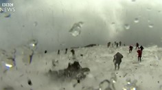 Dramatické video. Etna chrlila na ľudí kamene, zranili aj štáb BBC