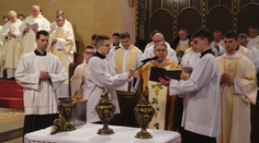 Začínajú sa najdôležitejšie cirkevné sviatky. Kresťania si pripomínajú poslednú večeru Ježiša Krista