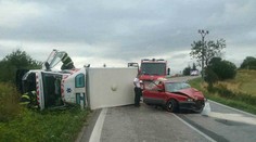 Za obcou Abramová sa zrazila sanitka s osobným autom, päť zranených
