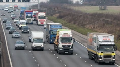 Vážna dopravná nehoda na diaľnici v Británii si vyžiadala osem mŕtvych