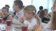 Na základnej škole v Nitre spustili novinku. Desiatu už nerobia rodičia, ale kuchárky