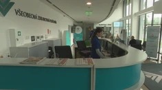 Zruší s nimi zmluvy, doplatia na to pacienti. Kliniky žiadajú VšZP o prehodnotenie úsporného kroku