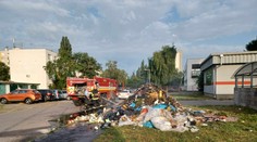V aute začal horieť odpad, všetko museli vysypať na ulicu. Smetiari majú pre ľudí vážny odkaz
