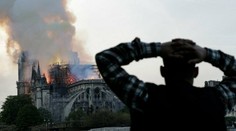 Celebrity smútia za katedrálou Notre Dame. Ich reakcie vás dojmú