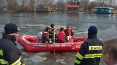 Na Malom Dunaji spozorovali ropnú škvrnu. Hasiči sú v pohotovosti