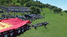 VIDEO: Desivý incident v Kirgizsku. Lúkou plnou ľudí sa rútil odbrzdený nákladiak, zranenia utrpelo 29 detí