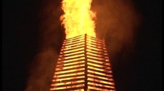 Tragédia v obci Rovné. Dvaja chlapi popíjali v noci pri vatre, ráno bol jeden z nich "na uhoľ"