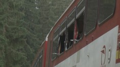 Pri obci Sklené spadol na idúci vlak strom. Črepy zranili niekoľko ľudí