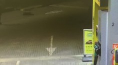 Zlodej na pumpe huckal na policajtov svojho psa. Nepomohol varovný výstrel, zastrelili ho