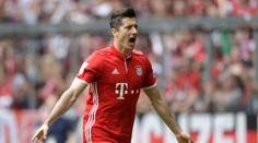Bayern uštedril Augsburgu kanára, Lewandowski s hetrikom