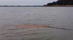 Do Zemplínskej šíravy vyteká červená látka