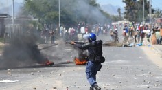 Ako sud s pušným prachom. V krajine s najvyššou nezamestnanosťou na svete rastie hnev