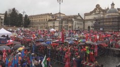 V Taliansku vládne týždeň pred voľbami napätá atmosféra. Ulice zaplavili davy demonštrantov