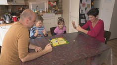 Ako funguje život v rodine nepočujúcich? Angela a Michal vychovávajú dve deti, ktoré počujú