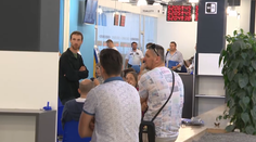 Nahnevaní ľudia čakali na doklady. Policajtom nefungoval systém