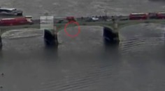 Ženu pred útočníkom z Londýna zachránil pád z mosta. Už je známa jej totožnosť