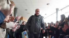 Učil dlhých 38 rokov. O dojímavú rozlúčku sa postaralo 700 školákov