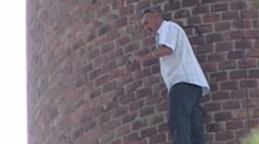 Veľký Krtíš na nohách! Opitý muž sa vyhrážal skokom z komína