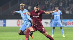 EKL: Vyše dvadsať minút nadstaveného času. Zápas Slavie Prahy v Rumunsku prerušil kolaps fanúšika