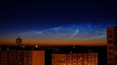 FOTO: Vzácny úkaz nad Slovenskom. Nočné svietiace oblaky rozžiarili nebo