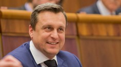 Poslanci prelomili veto, prijali jasličkový zákon a sprísnili registrácie cirkví