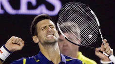 Djokovič je po roku vo finále Australian Open. Obháji titul?