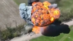 VIDEO: Ďalší priamy zásah Ukrajincov. Ruský obrnenec doslova explodoval