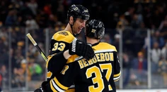 Crosby prekonal Lemieuxa, Tatar aj Černák skórovali pri výhrach svojich týmov