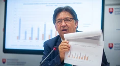 Nezaradení poslanci okolo Suju podali návrh na odvolanie ministra Budaja