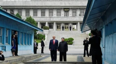 Trump avizoval, že bude rokovať so Severnou Kóreou napriek ďalšiemu odpaľovaniu rakiet