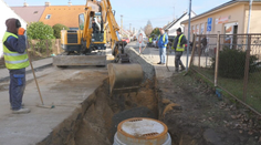 Z Veľkých Levárov je stavenisko. Miestni to akceptujú, mať kanalizáciu nie je na Slovensku samozrejmosť