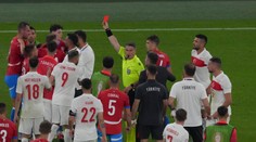 Rozdal rekordný počet kariet, v tuneli si tľapkal s Turkami. To som ešte nezažil, hromžil na rozhodcu český tréner