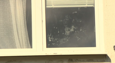 Malí súrodenci vypadli z okna. Stretli sme sa s ich matkou