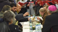 Ľuďom bez domova pomáhajú osláviť Vianoce rôzne organizácie