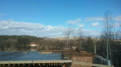 Pri stavbe rodinného domu sa pod robotníkmi prepadlo šalovacie debnenie