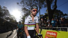 Sagan v prvej etape Tour Down Under zaostal, po zmene plánu pomáhal kolegovi