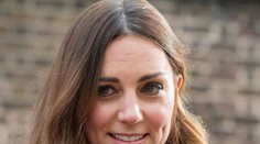 Kate Middleton má otrasné vlasy. Odkazuje jej kaderník