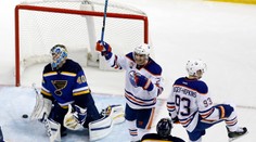 Sekera mal veľký podiel na víťaznom góle Edmontonu, v Caroline sa nehralo
