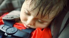 Hasiči zasahovali pri záchrane dieťaťa zo zamknutého auta v Bratislave