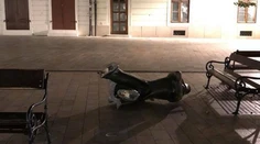 Vandali vypáčili sochu napoleonského vojaka v centre Bratislavy