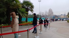 Plné nemocnice aj márnice. V Číne sa po uvoľnení opatrení nekontrolovane šíri covid