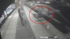 Hrozivé video z Česka! Mladíci prechádzali cez koľaje, zachytil ich vlak