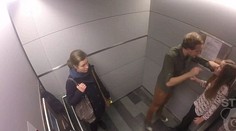 Muž napadol priateľku vo výťahu, pomohol jej niekto?