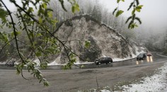 Pozor na zľadovatelý sneh. Na týchto úsekoch buďte opatrní