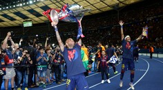 Messiho blízky priateľ Alves ostáva v FC Barcelona