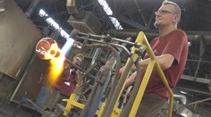 O prácu sa boja už aj sklári v Lednických Rovniach