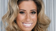 Pozor na oči! Anglická hviezda to prehnala s bielením zubov